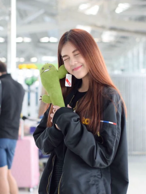 โฟรเซ่นคิส แนน ฐายิกา ภาพเดี่ยวที่ 5