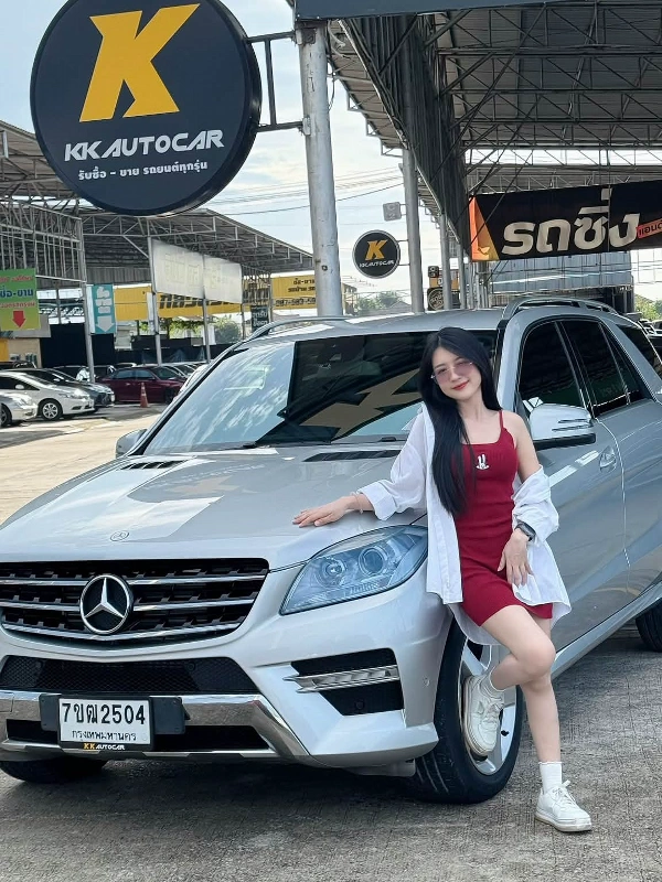 salebitoey25 น้องใบเตยผู้หญิงขายรถ หน้า Facebook