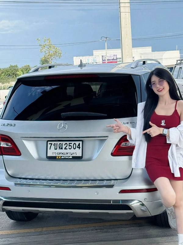 salebitoey25 น้องใบเตยผู้หญิงขายรถ คอนเทนต์รถ